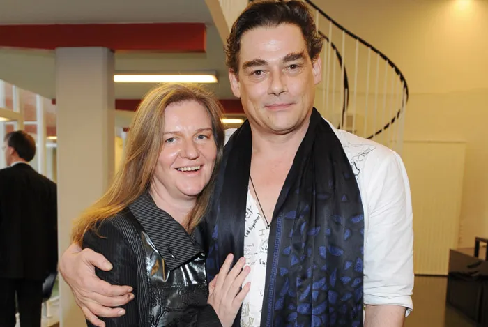 Schauspieler Martin Feifel mit seiner Frau Judith Sutter bei einer Veranstaltung.